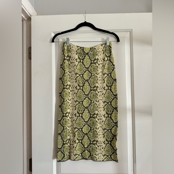 J.O.A Revolve Snake print Pencil Skirt - Picture 2 of 2